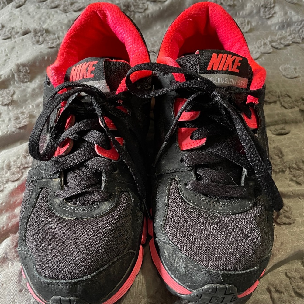 Nike dual fusion ST 2 size 6.5